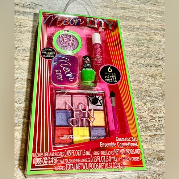 NIB Townley Neon City 6-piece set cosmetic set for girls - Picture 1 of 8